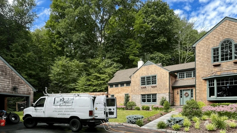 Kent Power Washing power washing crew working in Deerfield, OH